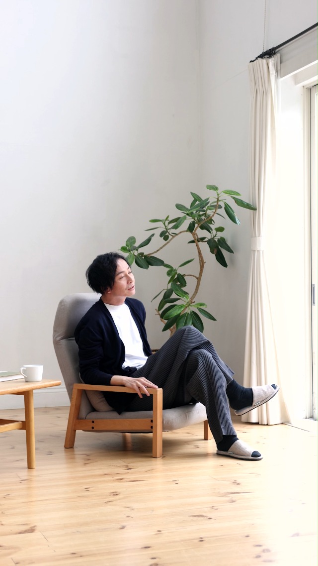 Amazon｜SUWALABO スワラボ 座椅子 hutte(ヒュッテ) 天然木の座